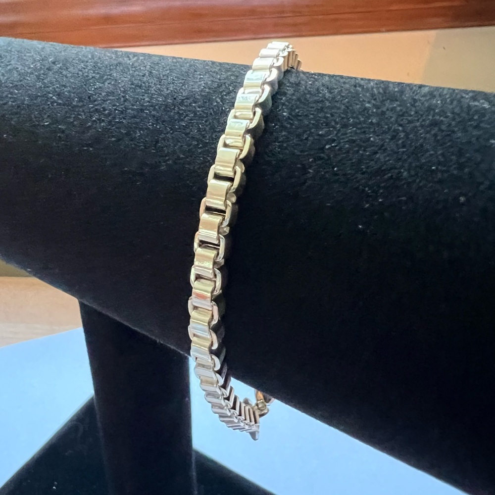 Silver Tone Box Chain Bracelet - Picture 3 of 7